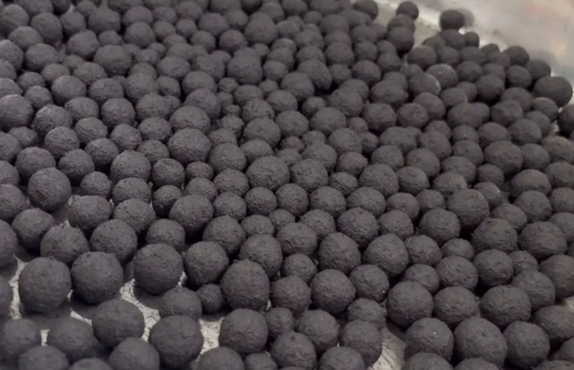 使用球團礦有機粘結(jié)劑對鋼鐵廠的生產(chǎn)效率有何影響？